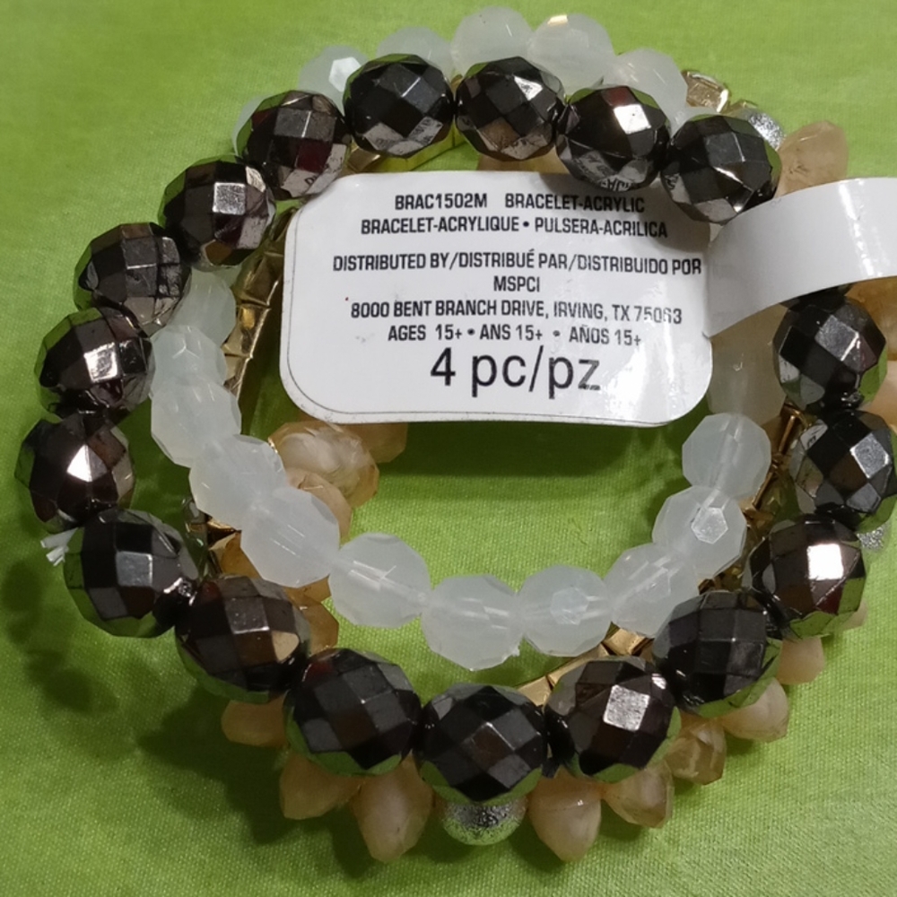 All Lucky Bracelets Brand come with the box